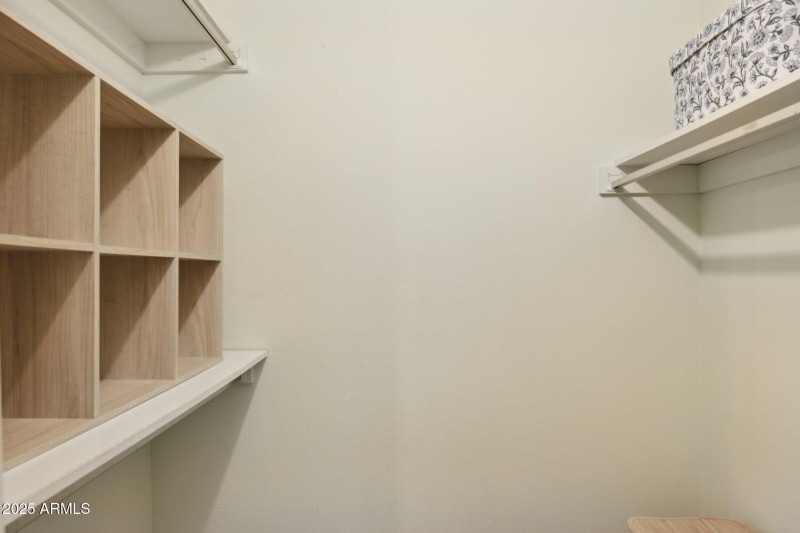 21-web-or-mls-19033-n-signal-butte-cir