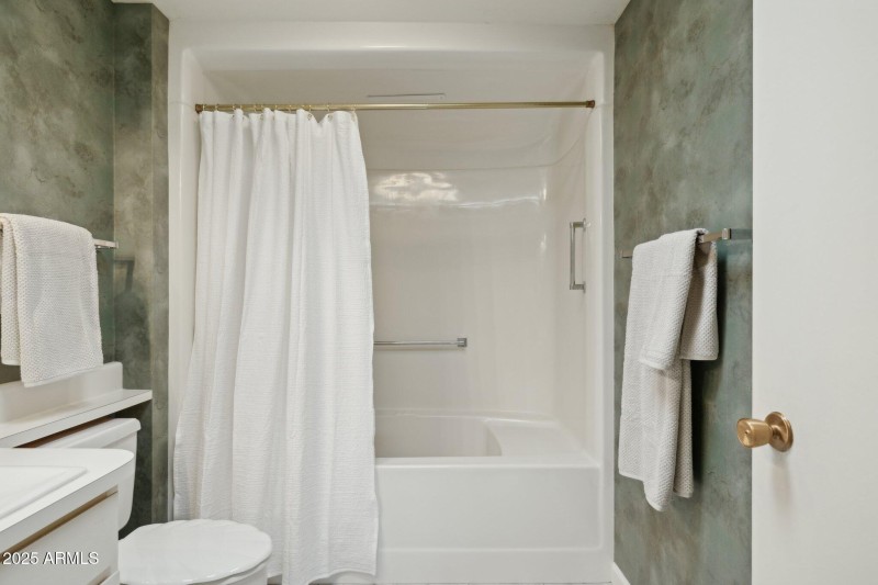 25-web-or-mls-19033-n-signal-butte-cir