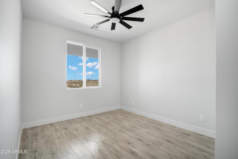 Listing Pictures -17