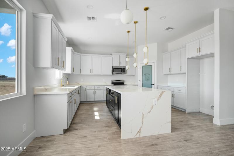 Listing Pictures -28