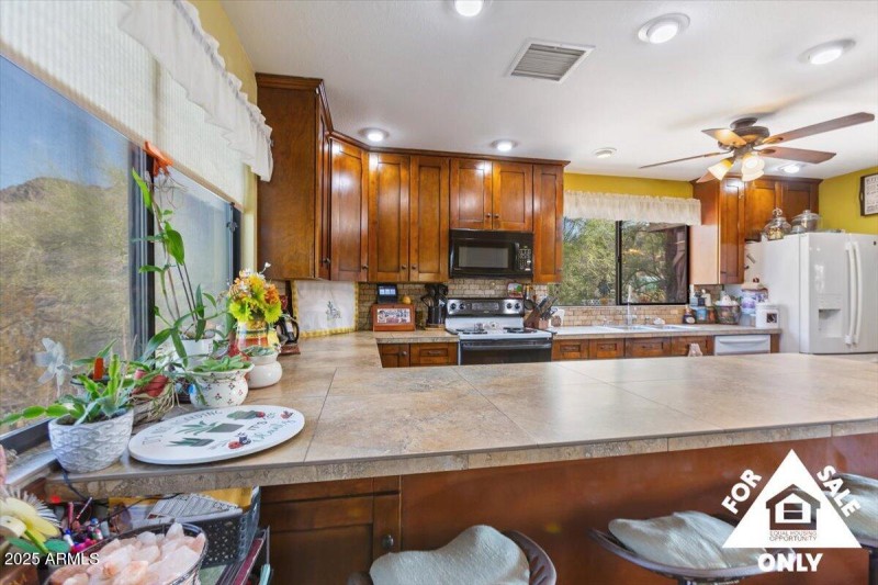 18-5125 N San Marcos Dr