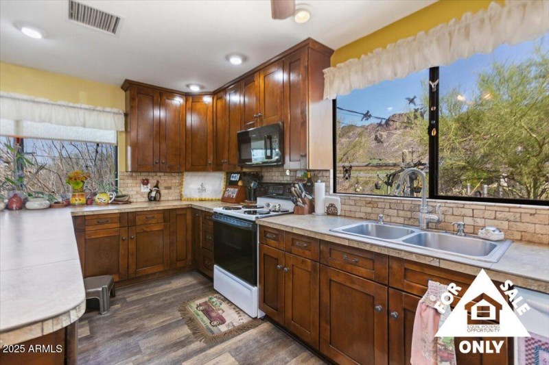 19-5125 N San Marcos Dr