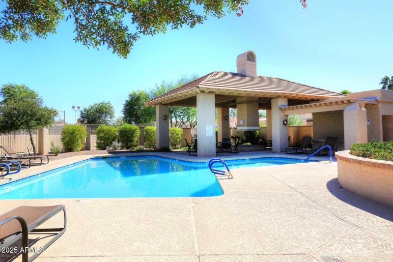 Cameldale-Main Community Pool