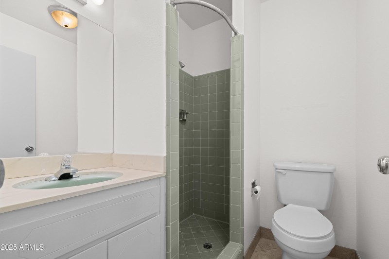 Guest bathroom 2