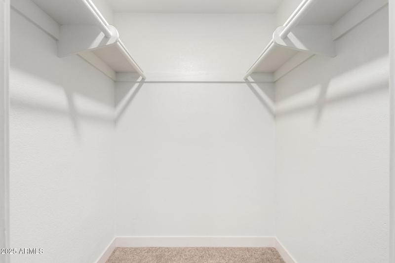 Walk-In Closet bed 5