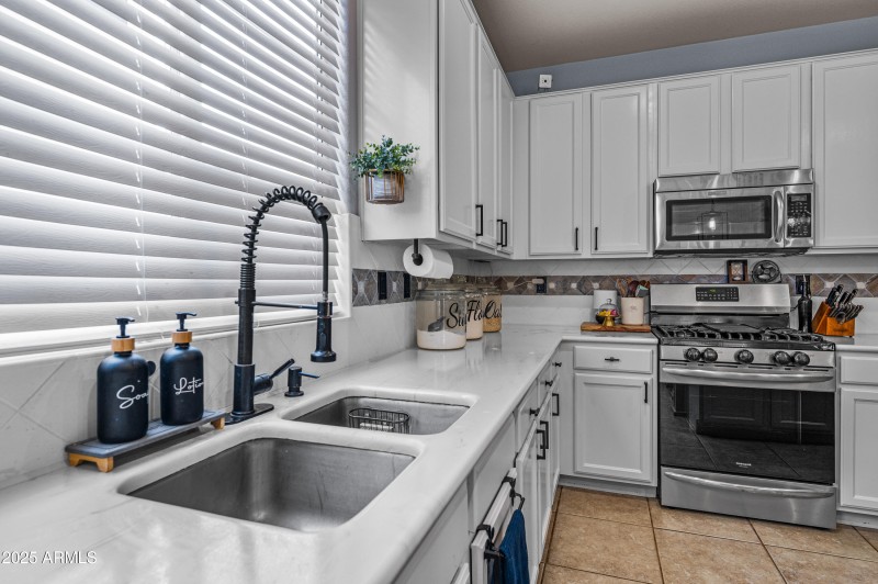 1155 W Laredo Ave-16