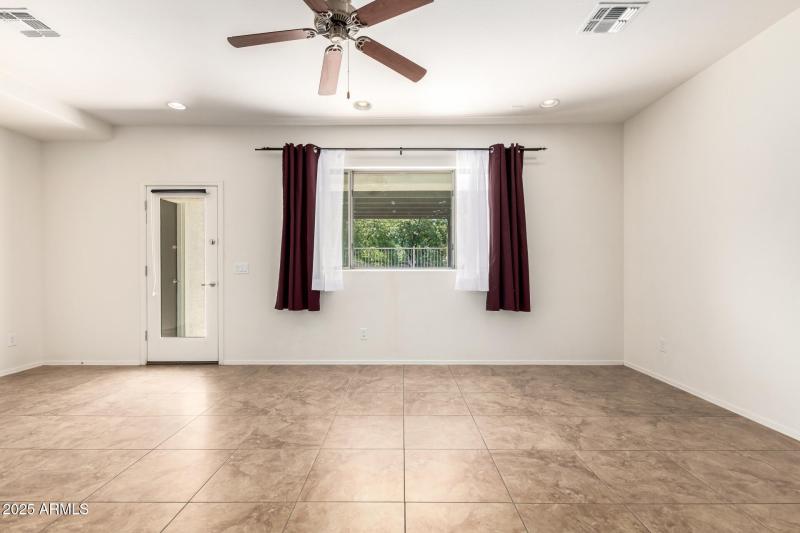 Family/Dining Room 2