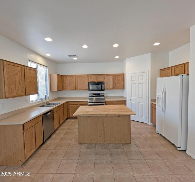 large island kitchen