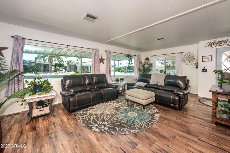 10-632-S-83rd-Way-10