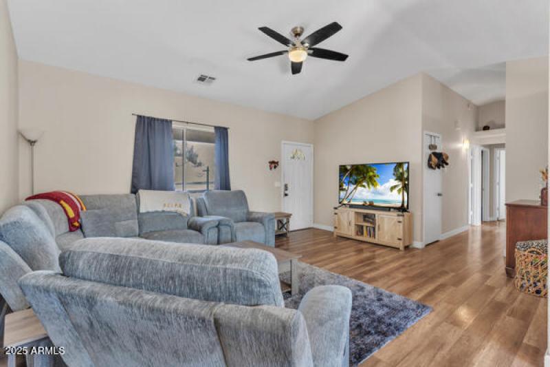 134004389344613554_134004389270281959_DS