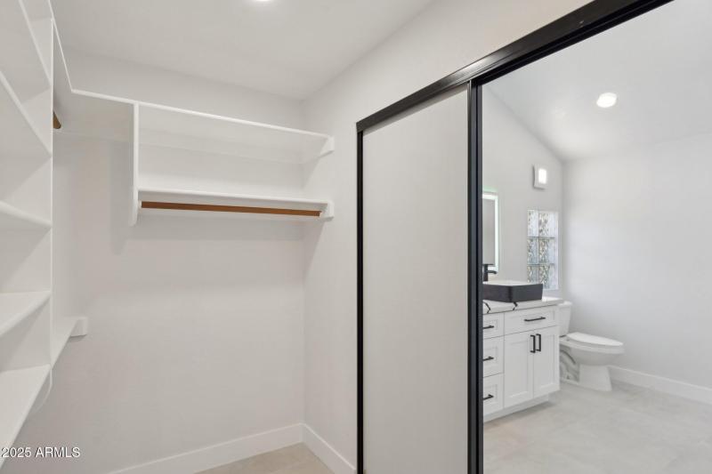 30-web-or-mls-E Estrid Ave-030