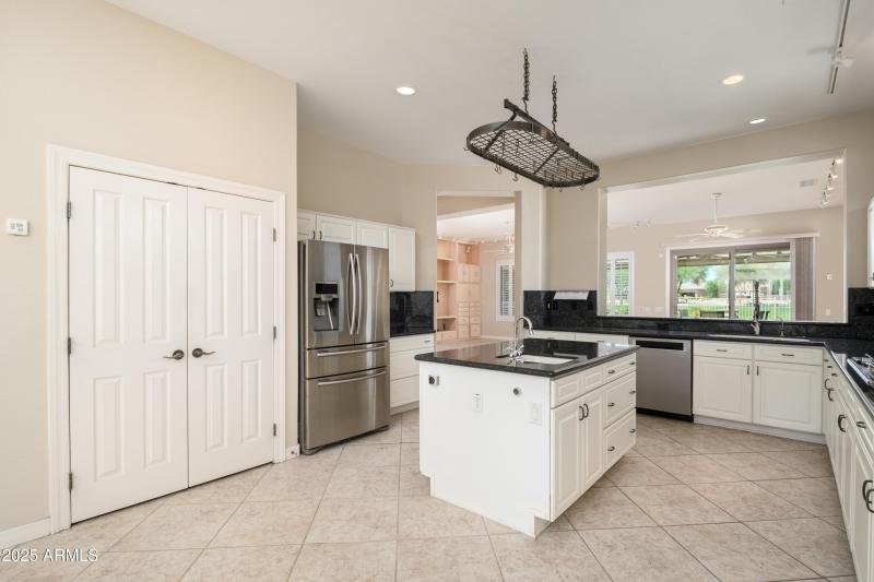 Double Pantry W/Rollouts