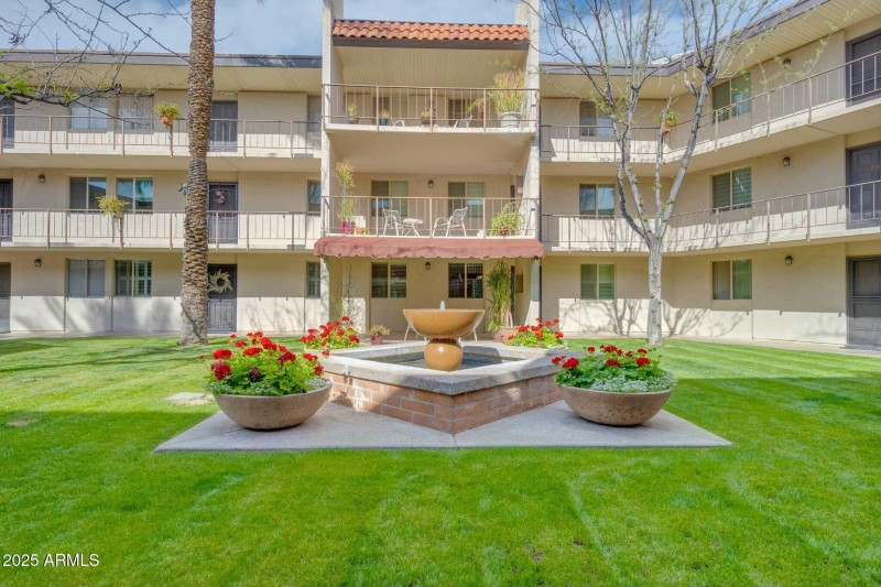 COMMUNITY COURTYARD