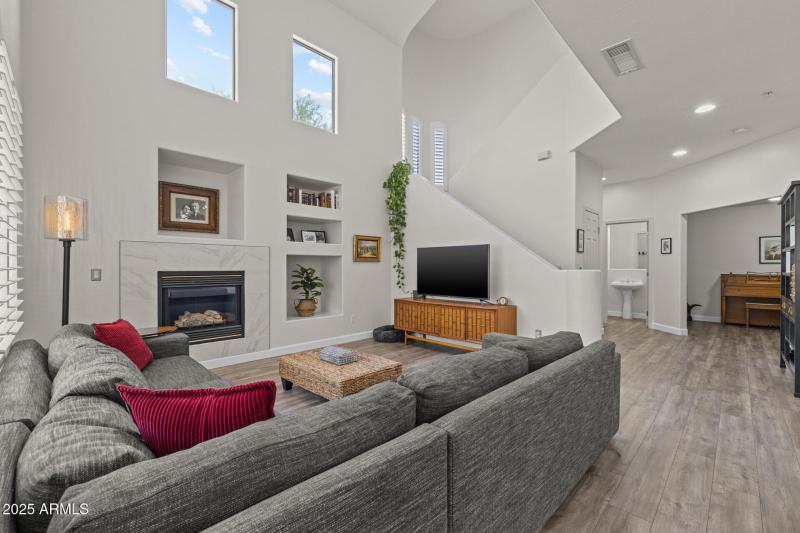 12)GREAT ROOM