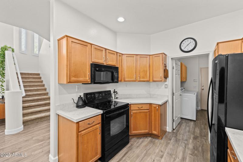 18)KITCHEN