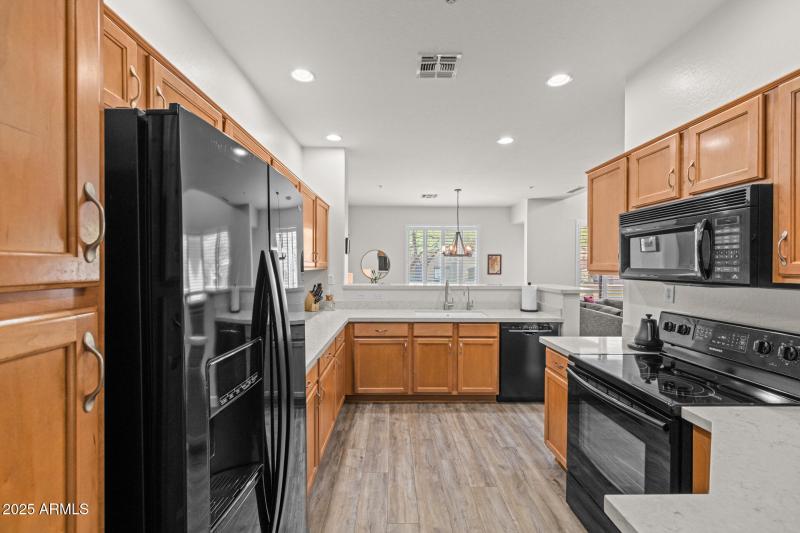 20)KITCHEN
