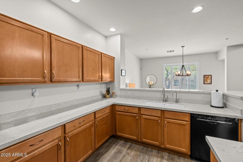 21)KITCHEN