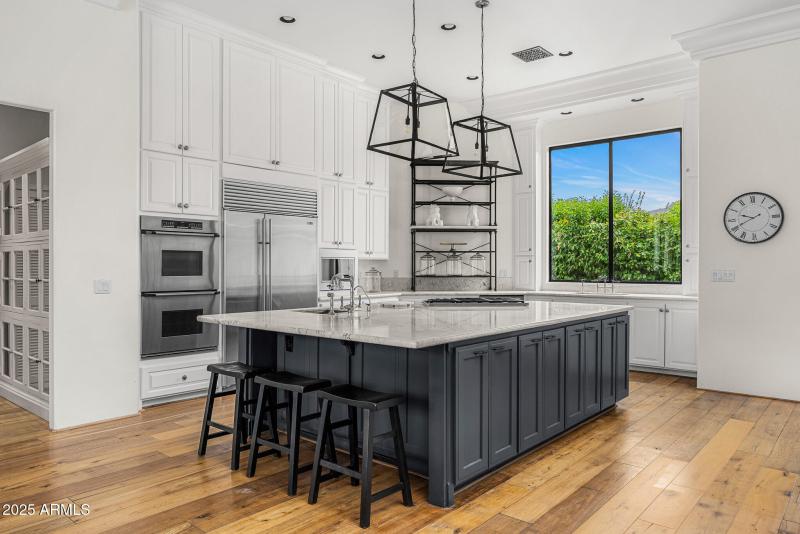 15luxury kitchen_lights off