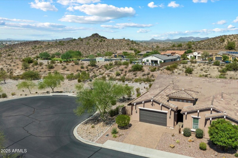 Cul-De-Sac No neighbors on one side