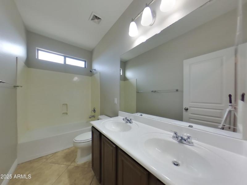 9_pc_xduyOmdoAk_TpwbDuNrY0_layout_0