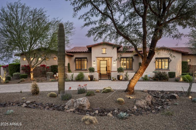 8821 E Havasupai Dr