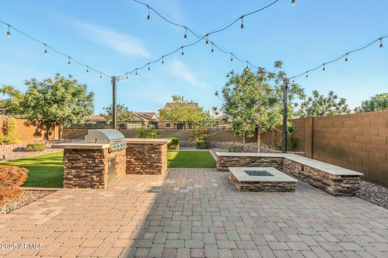 Fire Pit/BBQ