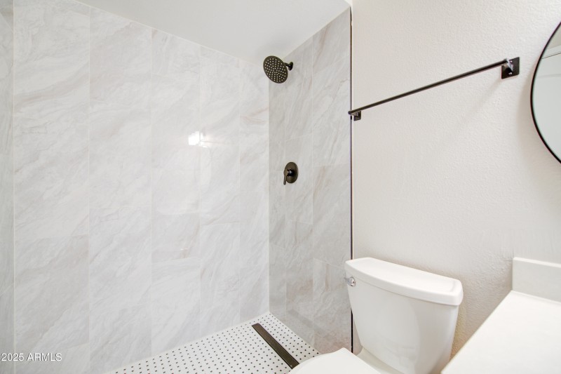 Bathroom 2-pic 2