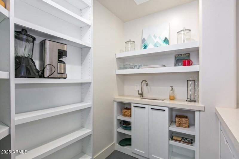 09-Kitchen Pantry
