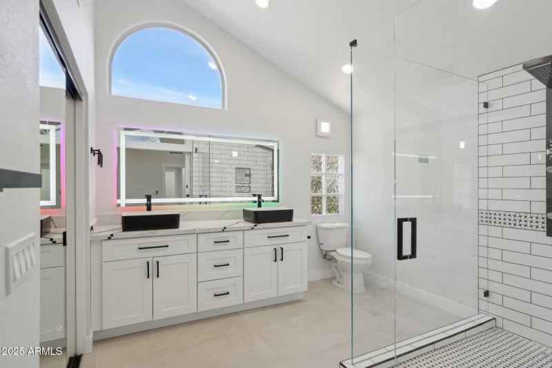27-web-or-mls-E Estrid Ave-027