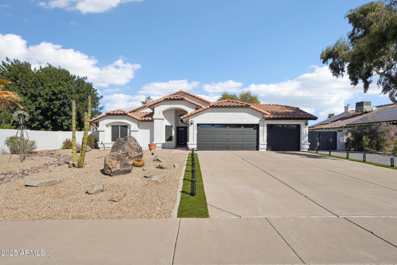 1-web-or-mls-E Estrid Ave-001