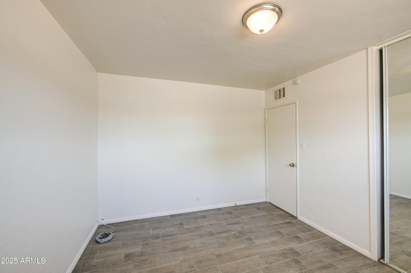 Bedroom 1-pic 3