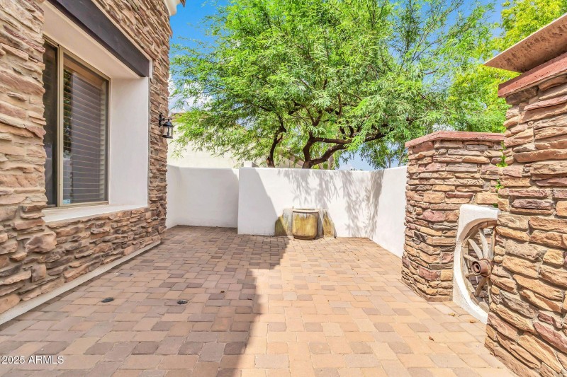 20131 E Calle de Flores-8