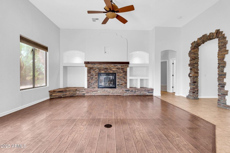 20131 E Calle de Flores-10