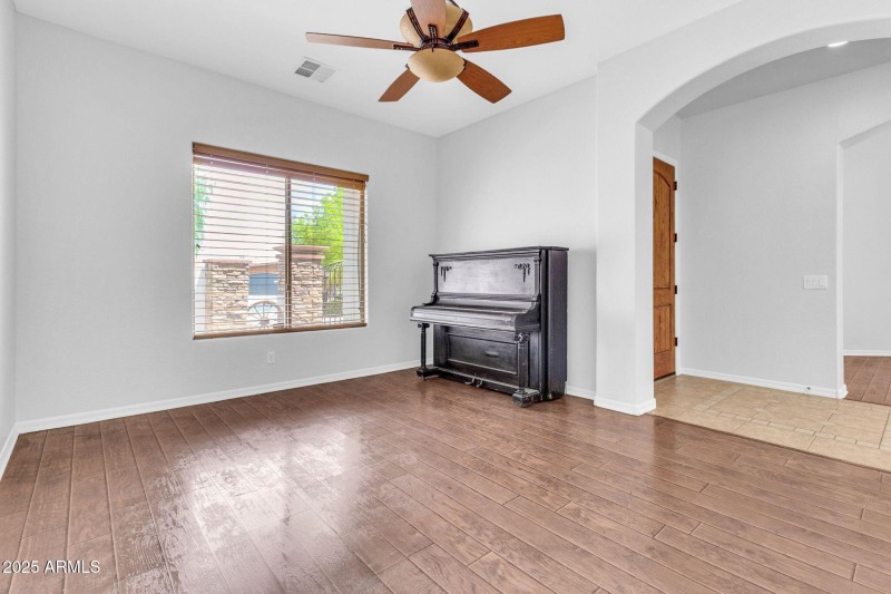 20131 E Calle de Flores-17