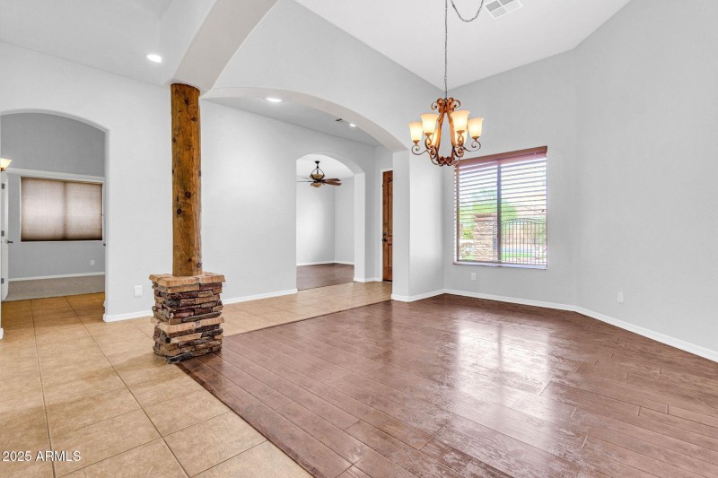 20131 E Calle de Flores-19