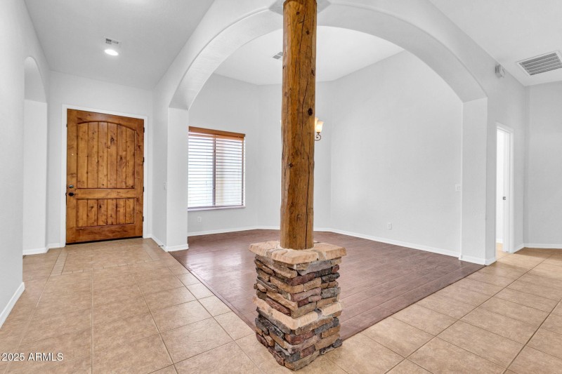 20131 E Calle de Flores-20