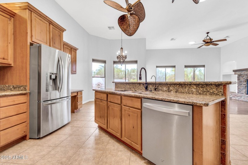 20131 E Calle de Flores-21