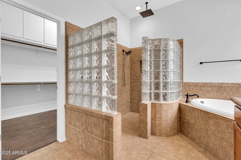 20131 E Calle de Flores-32