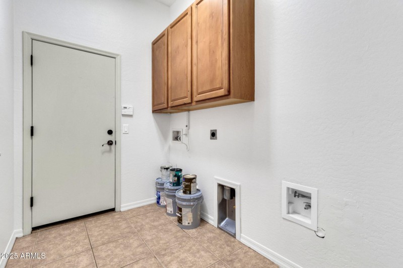 20131 E Calle de Flores-41