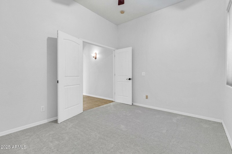 20131 E Calle de Flores-43