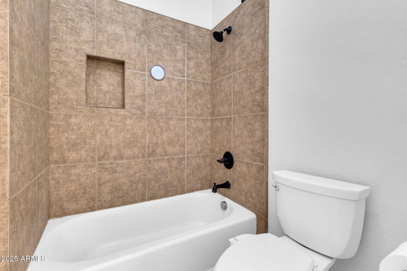 20131 E Calle de Flores-46