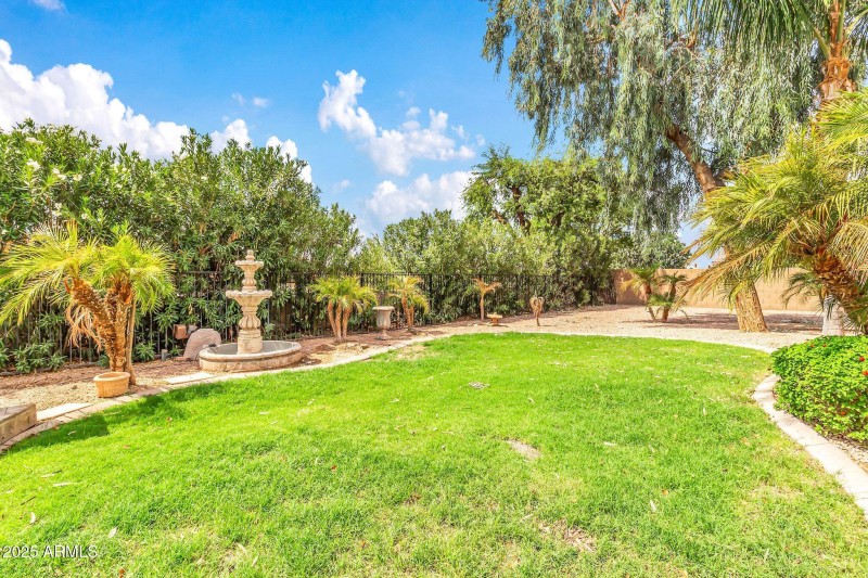 20131 E Calle de Flores-56