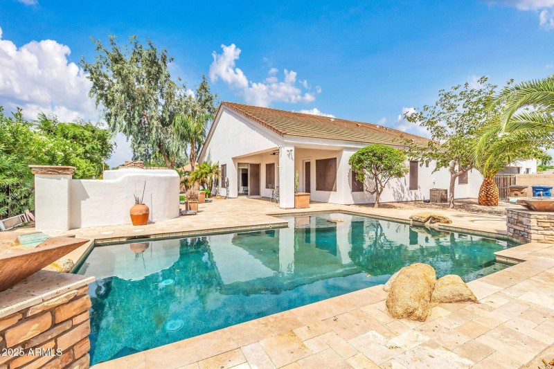 20131 E Calle de Flores-59