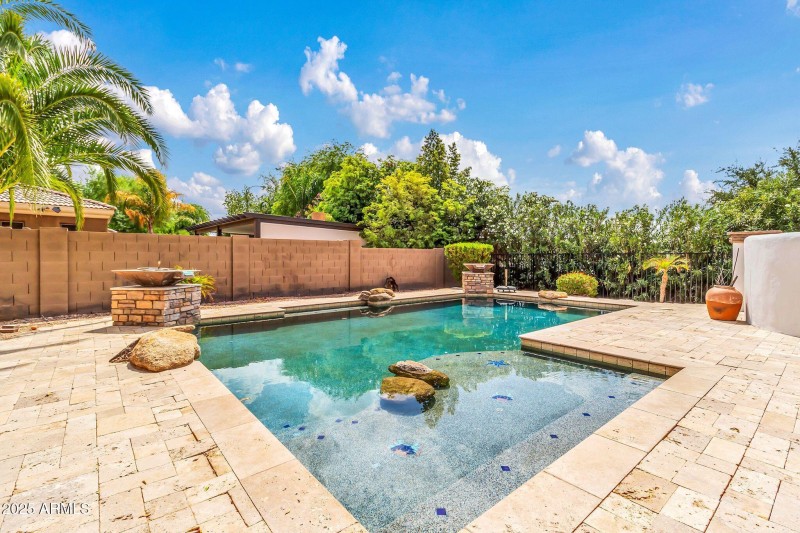 20131 E Calle de Flores-62