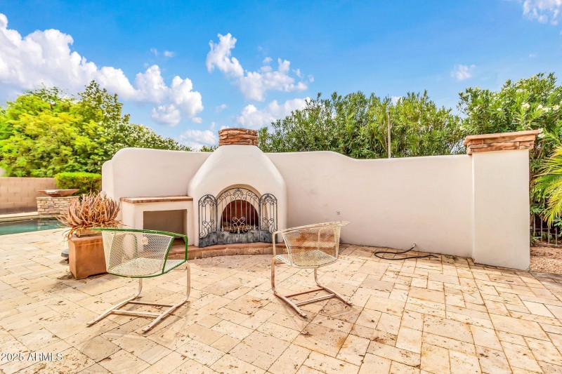 20131 E Calle de Flores-65