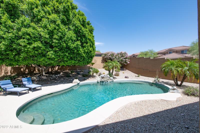 026_Pool & Waterfall