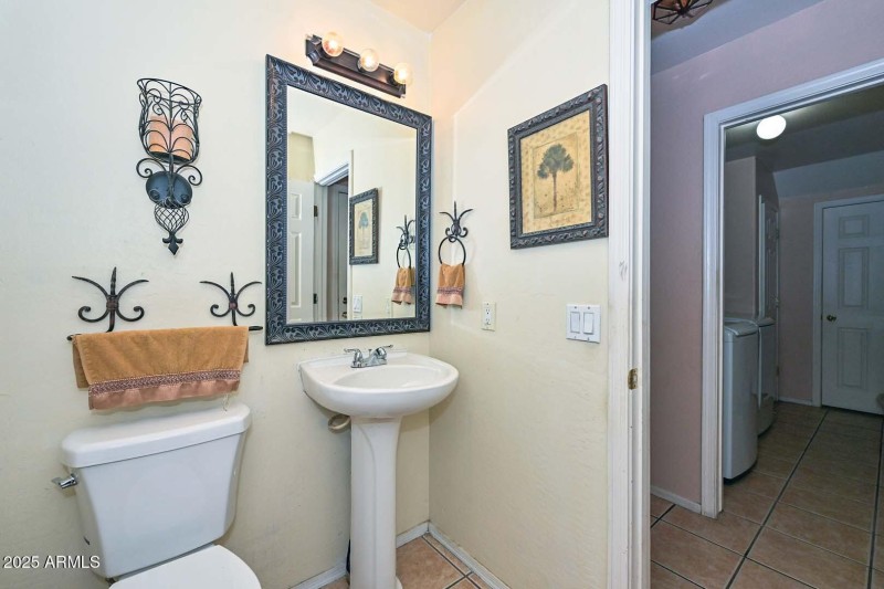 Powder Room2
