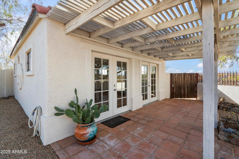 27-Studio Porch