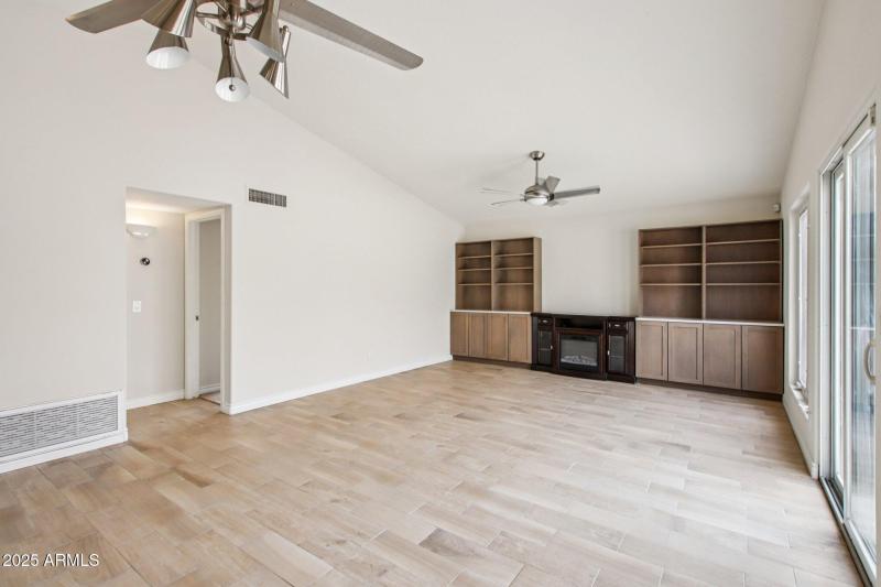 6-web-or-mls-E Cassia Way-S2608-006