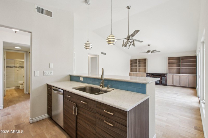 14-web-or-mls-E Cassia Way-S2608-014